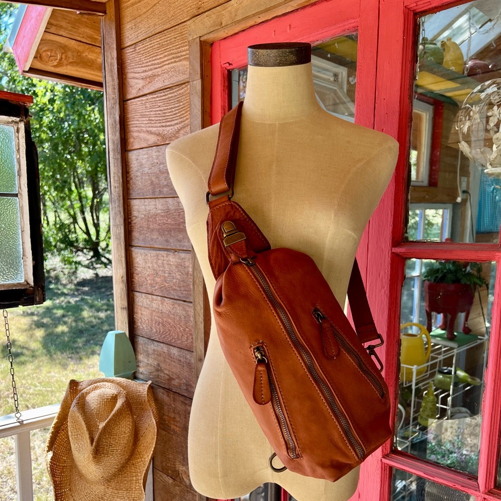 Cimarron Leather Sling Bag - Cognac